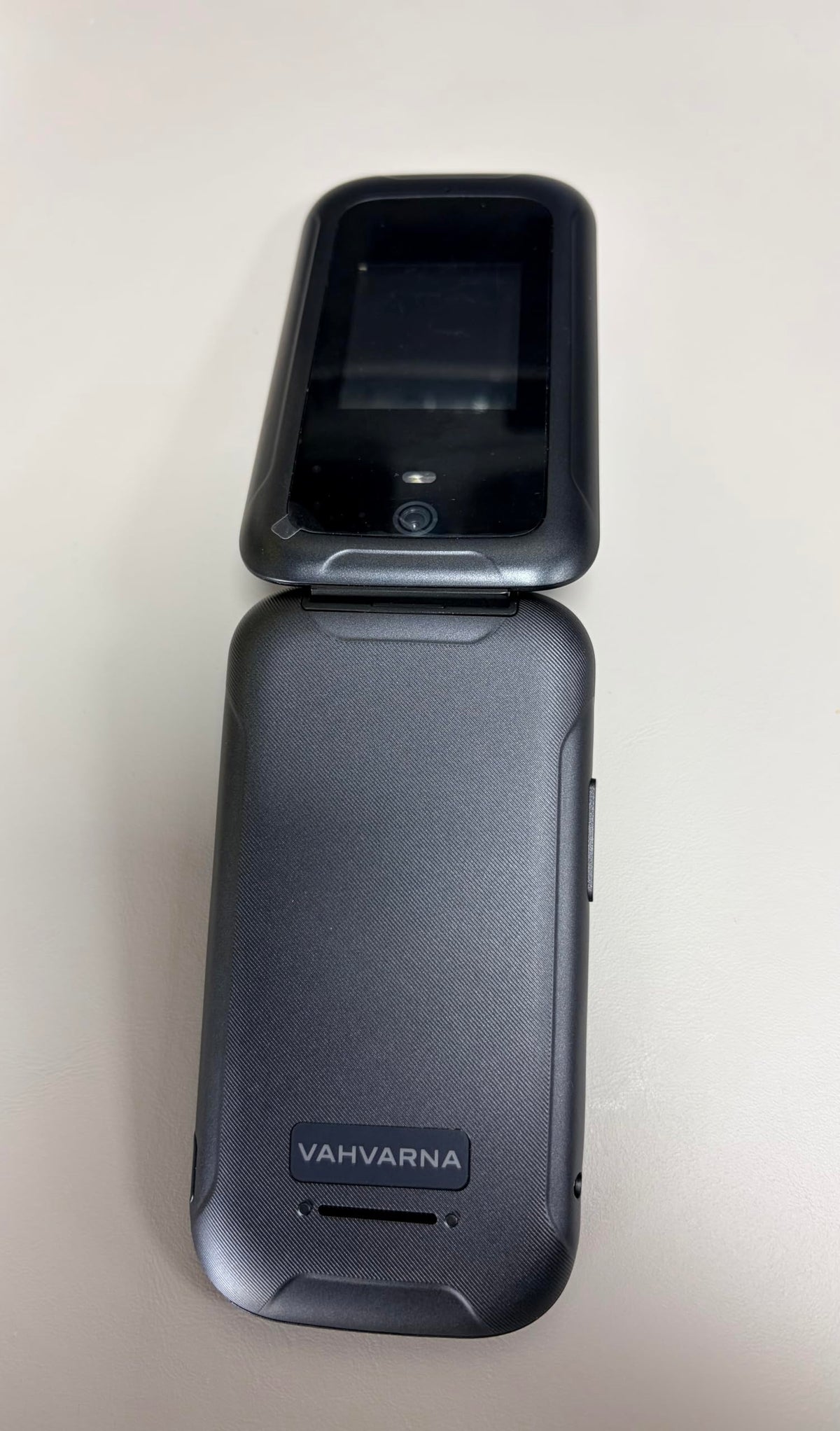 2.8" Dual Screen 4G LTE Flip Phone J246